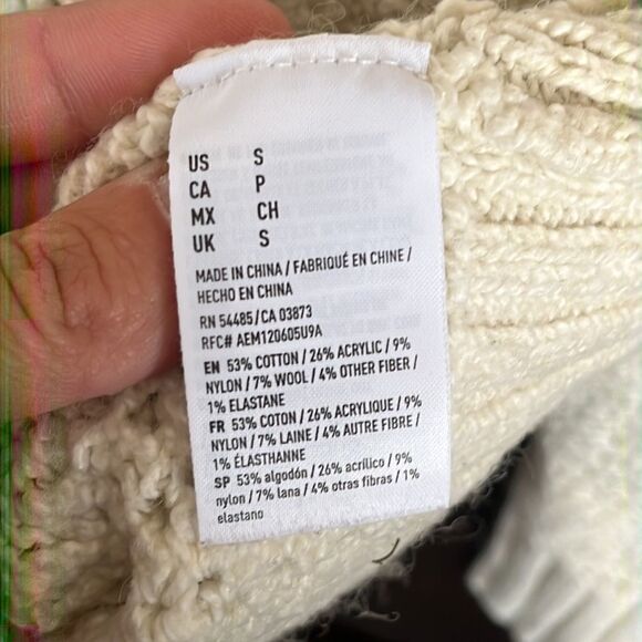 American Eagle Cream Sweater - Picture 6 of 6